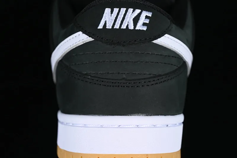 All Categories Nk SB Dunk Series Nk SB Dunk Low Low-top sneakers Nk SB Dunk Low "Black Gum" Raw rubber black and white SB low-top casual sneakers CD2563-006